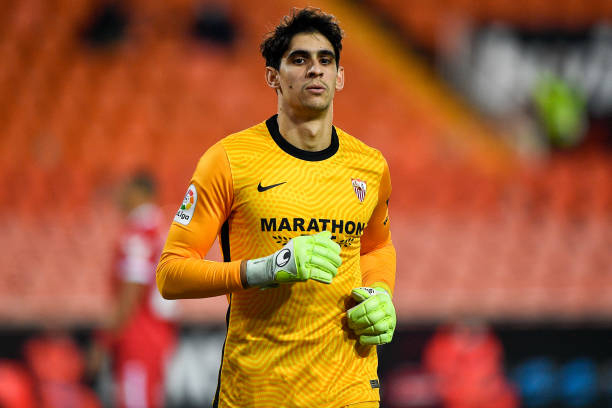 ياسين بونو عملاق القمة