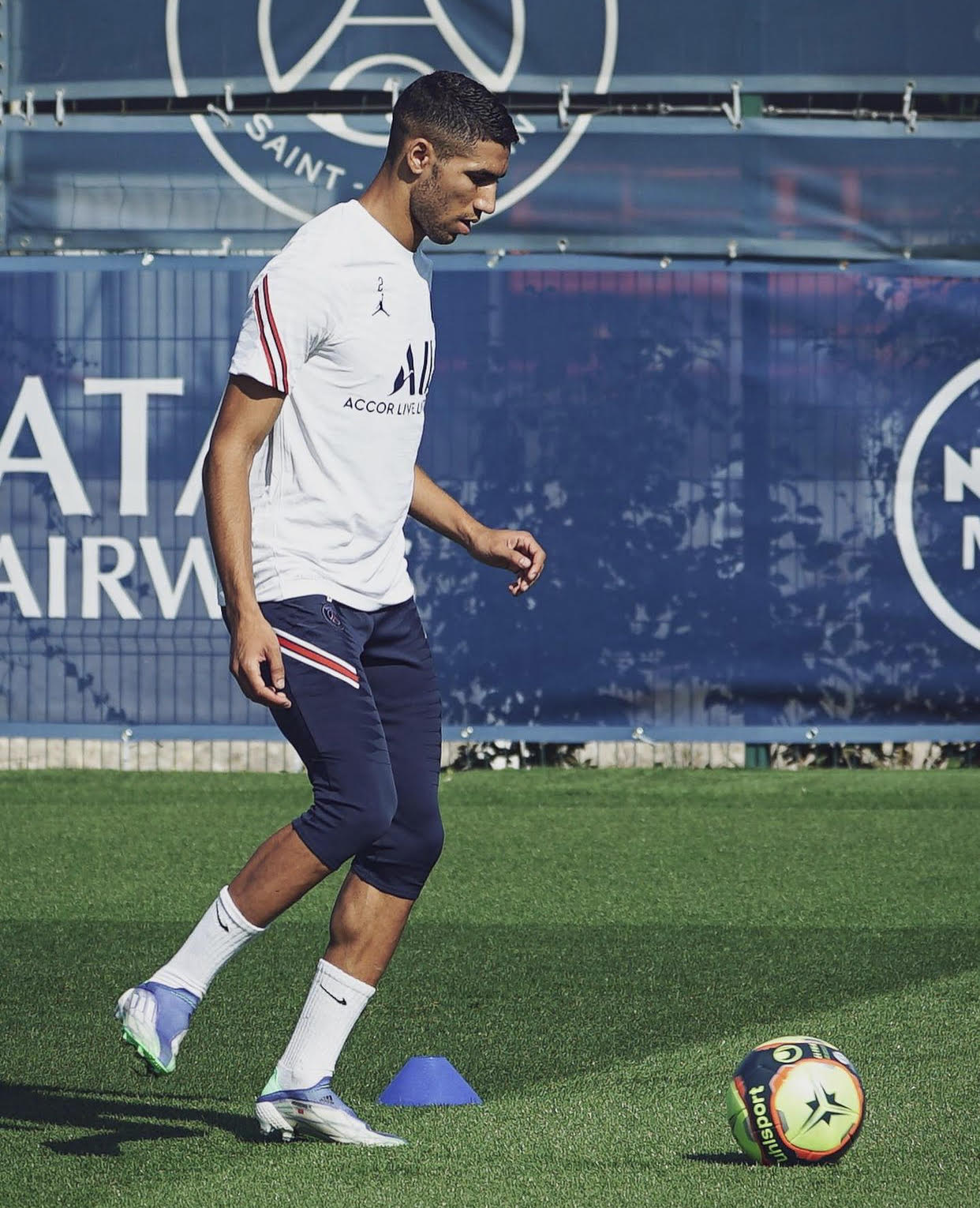 أشرف حكيمي عاد لحديقته