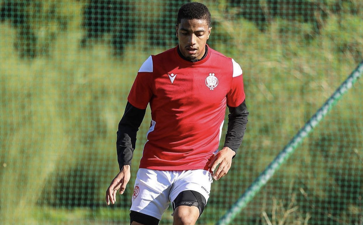 سيارة الجامعة أقلت العملود ليلا إلى معسكر الأسود