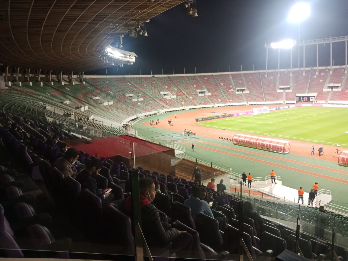 عائلات الأسود تتابع مباراة الفريق الوطني والسودان