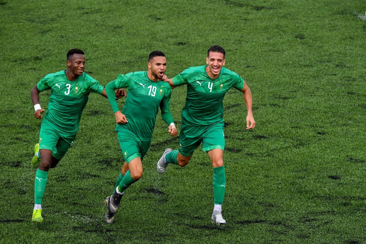 النصيري تابع مباراة الأسود من المدرجات