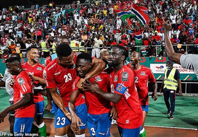غامبيا تواصل مفاجآتها وتصعد إلى ربع النهائي