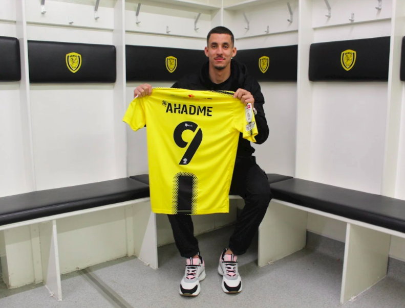 مهاجم مغربي ينضم لفريق انجليزي