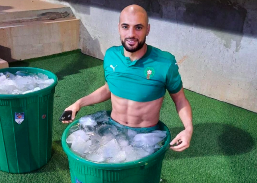 لاعبو المنتخب المغربي يستفيدون من حمام ثلج بعد التداريب