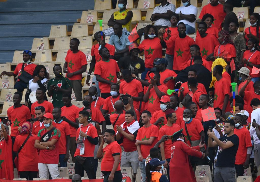 الجالية المغربية بالكامرون تحتفل بفوز الأسود