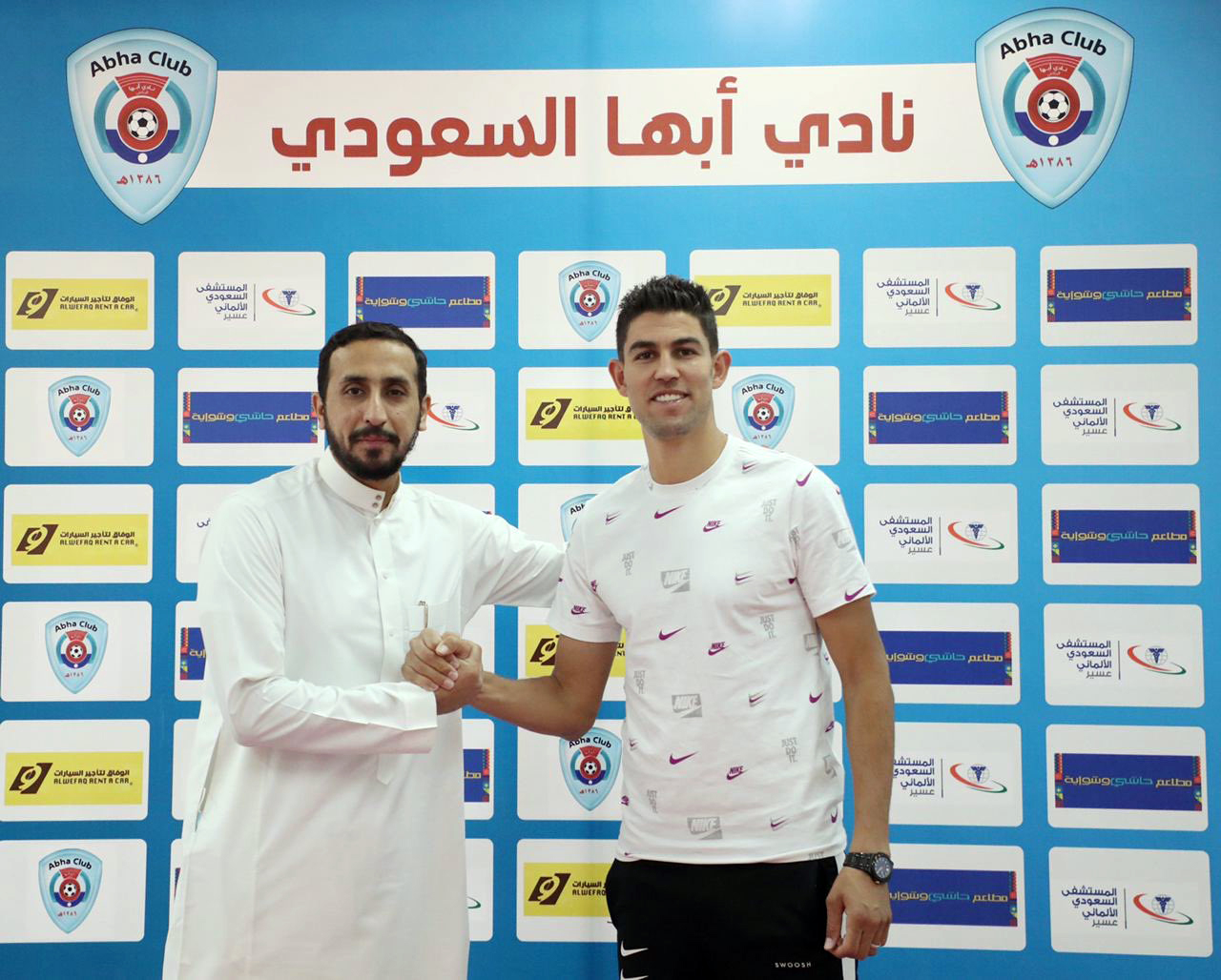 عطوشي سعيد  بتمديد عقده مع أبها السعودي