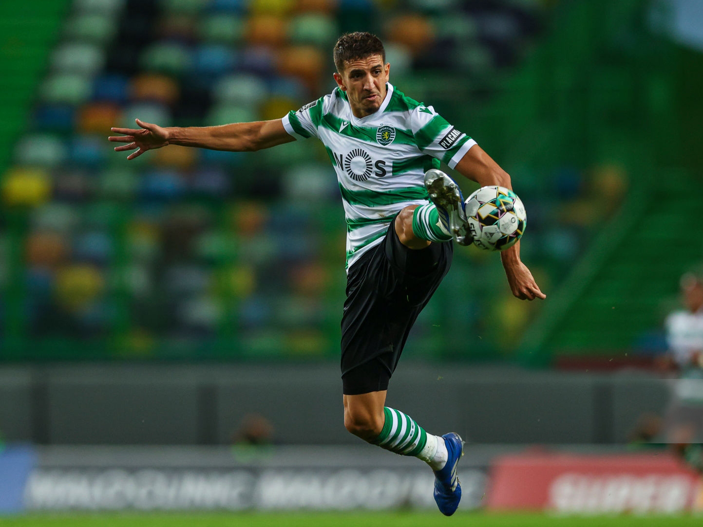 فضال بدأ العام الجديد بالغياب عن التدريبات