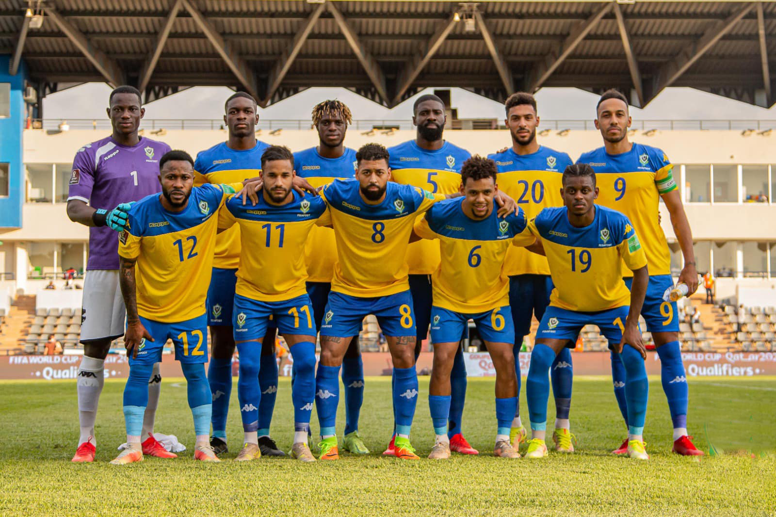 يهم الأسود.. الغابون تحت ضغط المشاكل