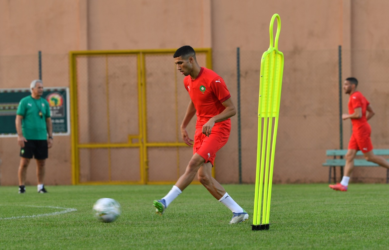 حكيمي أغلى لاعب في  الكان 