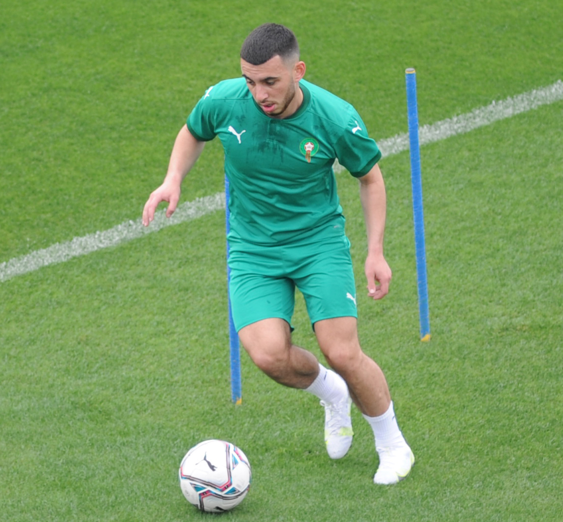 إلياس الشاعر ينتظر دوره للمشاركة أمام الغابون