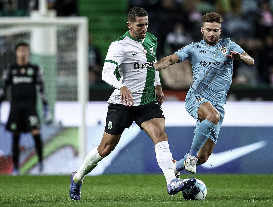 مدرب سبورتينغ ليشبونة يدافع عن فضال