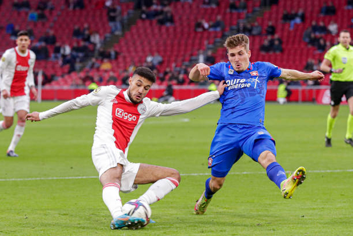 مزراوي واجاكس عززا صدارة الايرديفيزي بفوز جديد