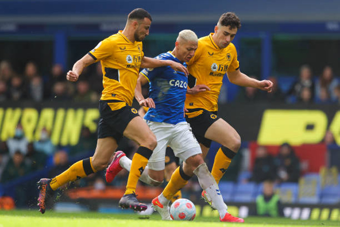 سايس يناقش مركز عصبة الابطال