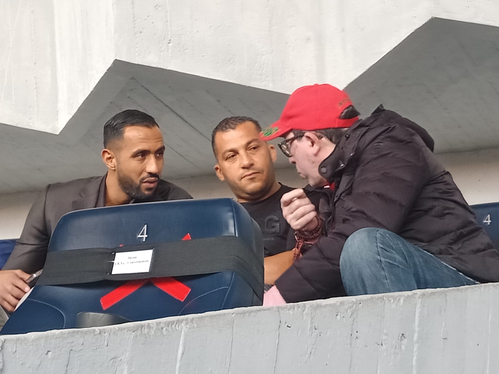 بنعطية في المدرجات لمساندة الفريق الوطني