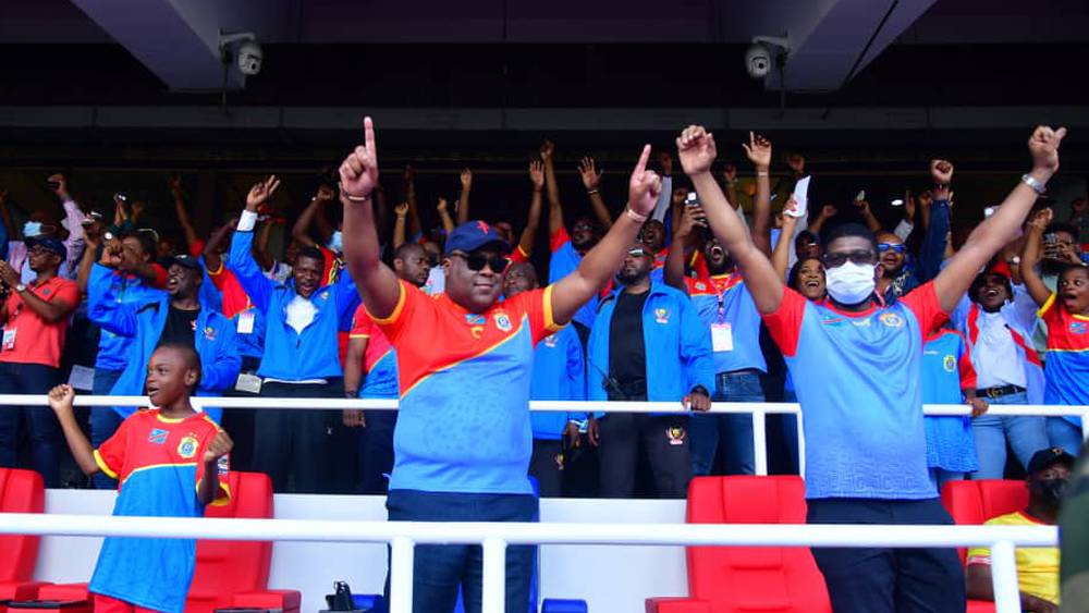 جماهير كونغولية تحظى بإستقبال كبير من الجماهير المغربية