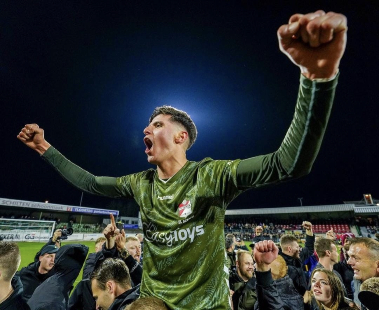 أسامة العزوزي يحقق الصعود إلى  الإرديفيزي  مع إيمن