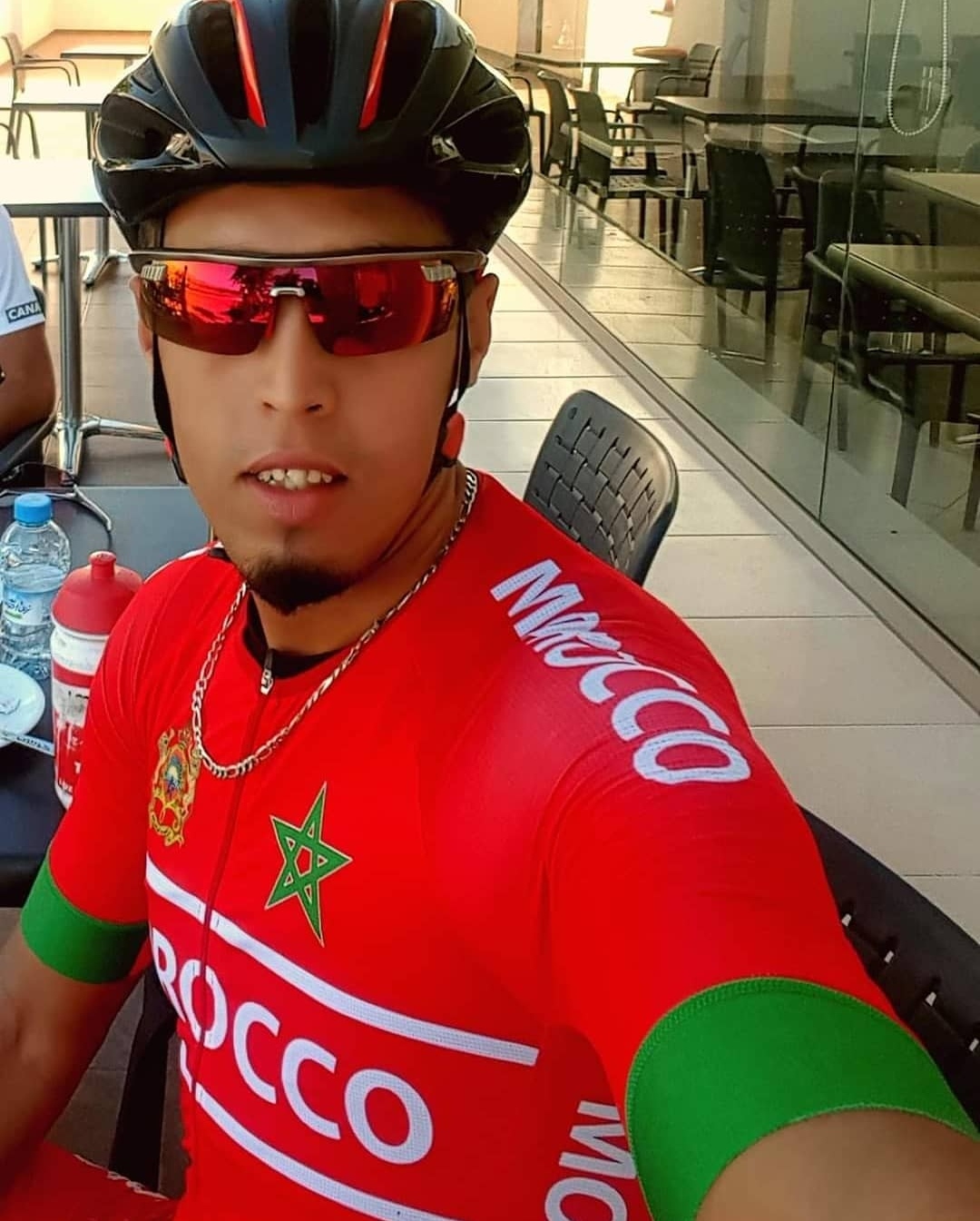 الدراج المغربي هشام بنوزة يتوج بطلا لدورة  ند الشبا الرياضية  بدبي