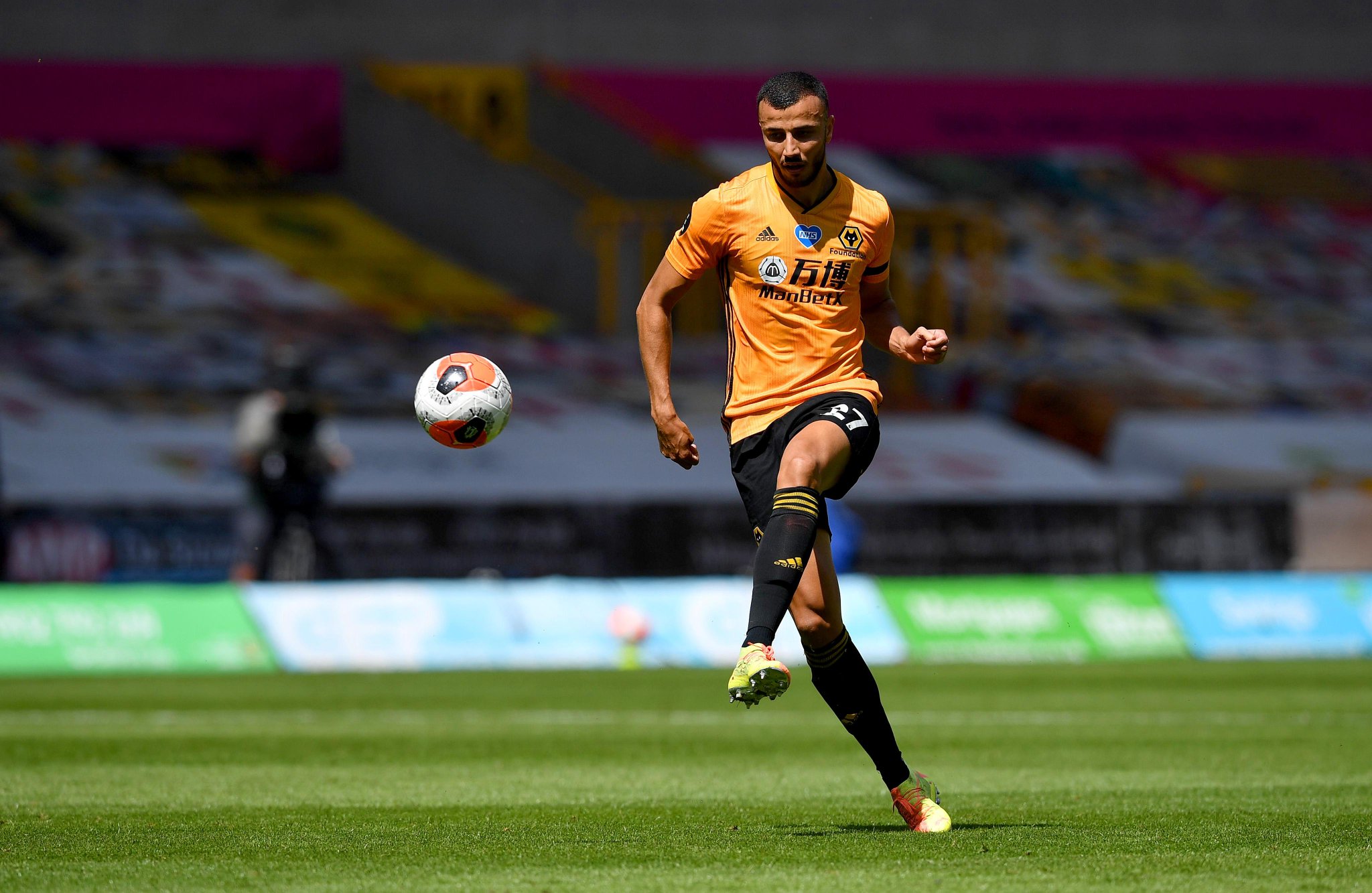 سايس تابع انتصار ولفرهامبطون من الاحتياط