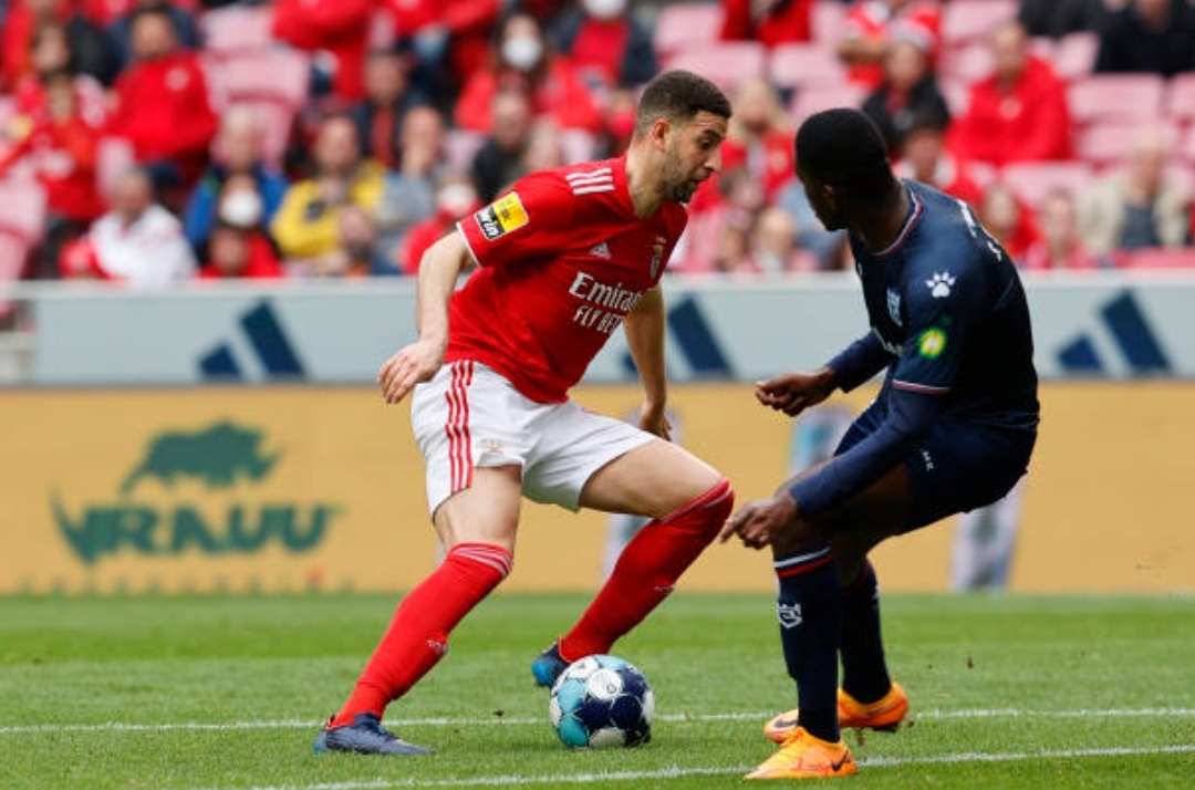 تاعرابت خرج نجما في مباراة بنفيكا