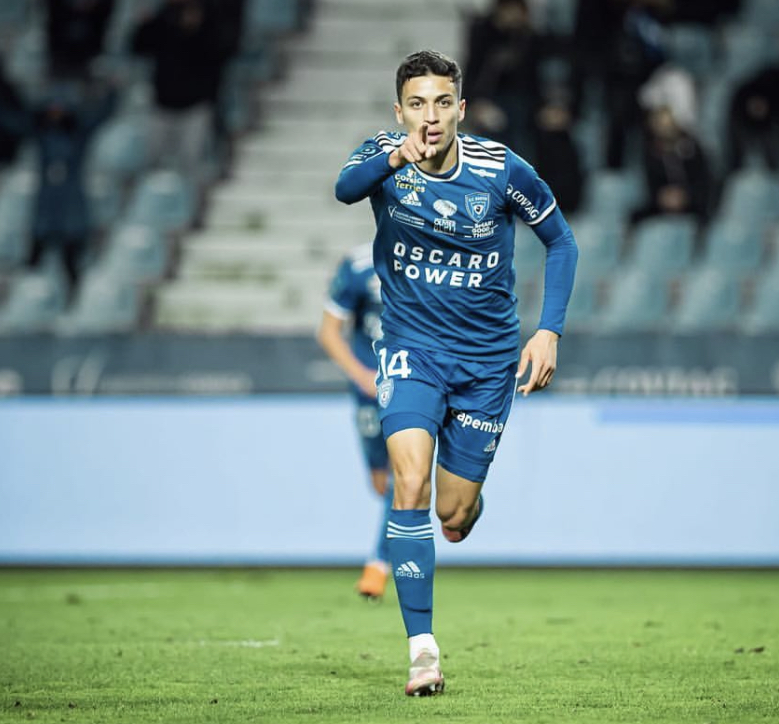 أسد في الواجهة: أمين طلال يحيي ليالي باستيا