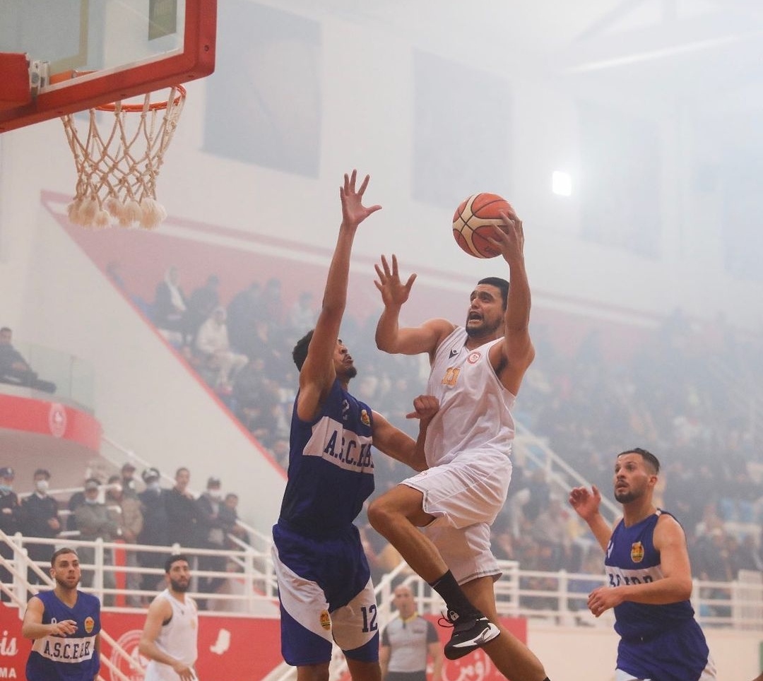 البطولة المصغرة لكرة السلة :حامل اللقب جمعية سلا في صدام قوي امام المغرب الفاسي