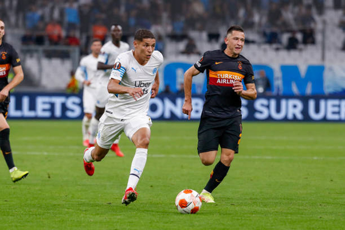 أولمبيك مارسيليا يستعد لشراء عقد حارث من شالك