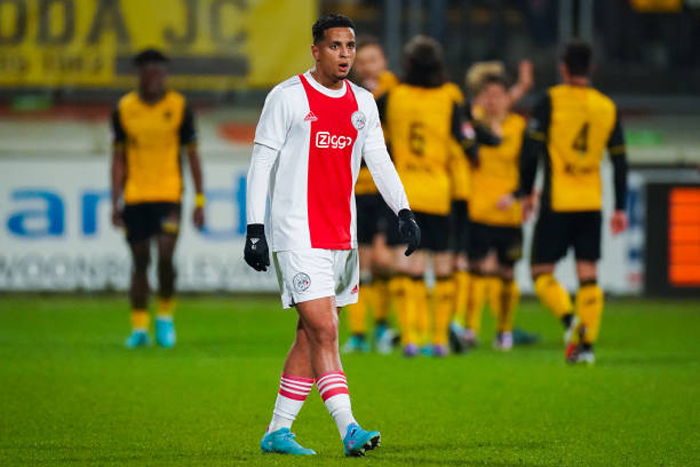 محمد إحتارين قطع خطوات لإستعادة تألقه وتين هاغ أشاد به