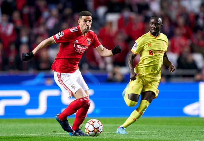 مدرب بنيفكا يدافع عن تاعرابت