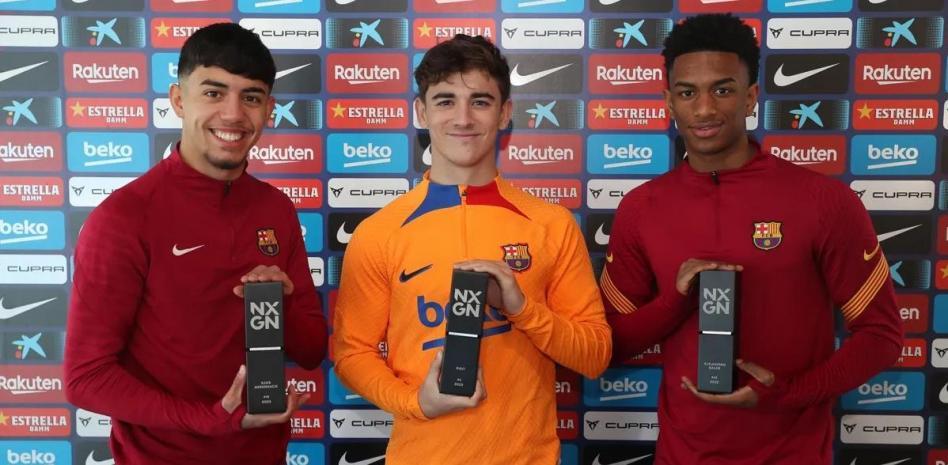 أخوماش يحصل على جائزة  الجيل المقبل 