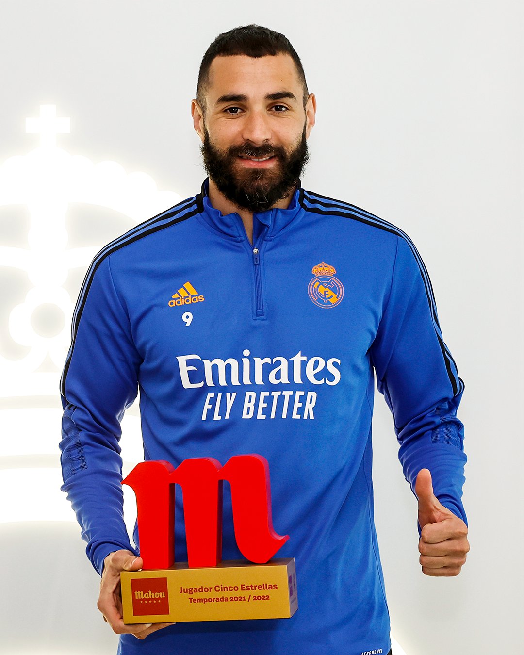 كريم بنزيما ينال جائزة لاعب الموسم في ريال مدريد