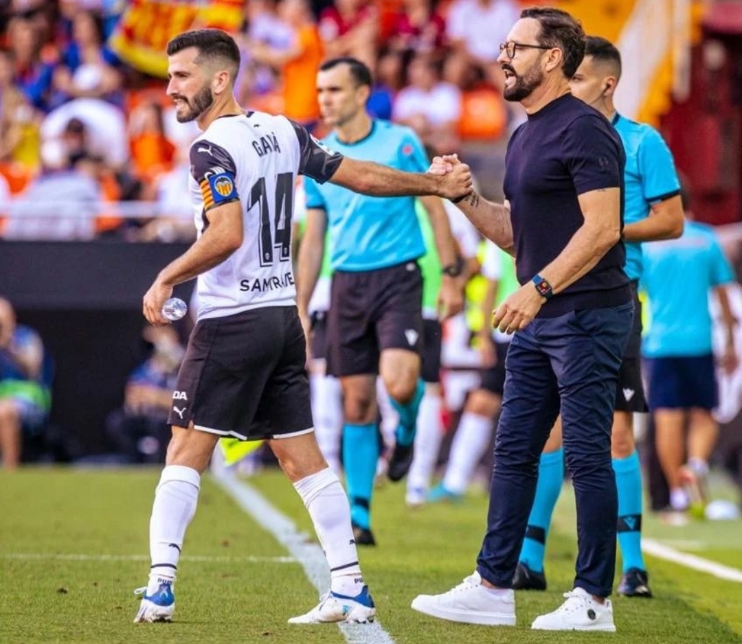 فالنسيا يفسخ عقد مدربه تمهيدا لقدوم الإيطالي غاتوزو