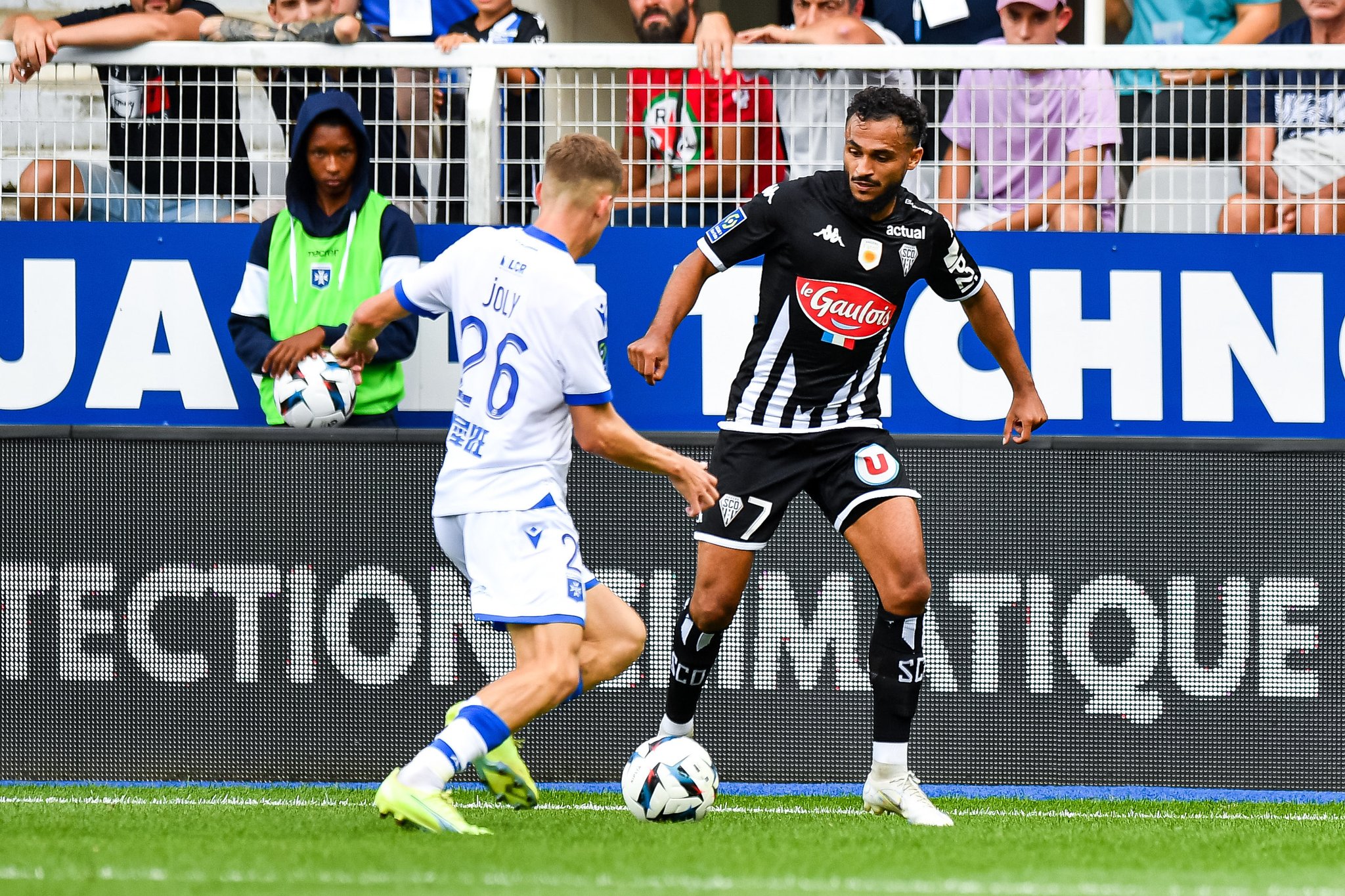 بوفال صفق لوحده بهدف وتمريرة