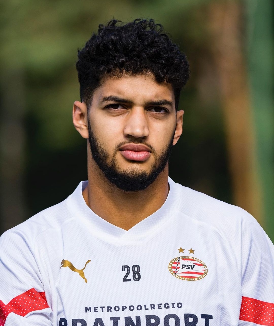 ڤان نيسترلوي يثني على اداء صيباري