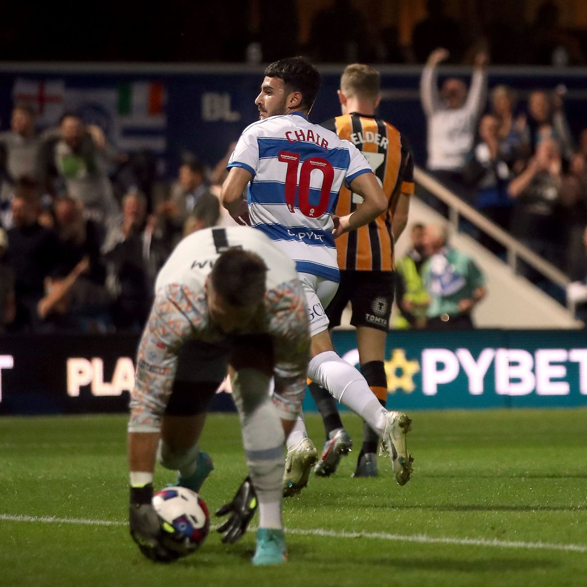 شاعر ينظم قصيدة جديدة مع كوينز بارك