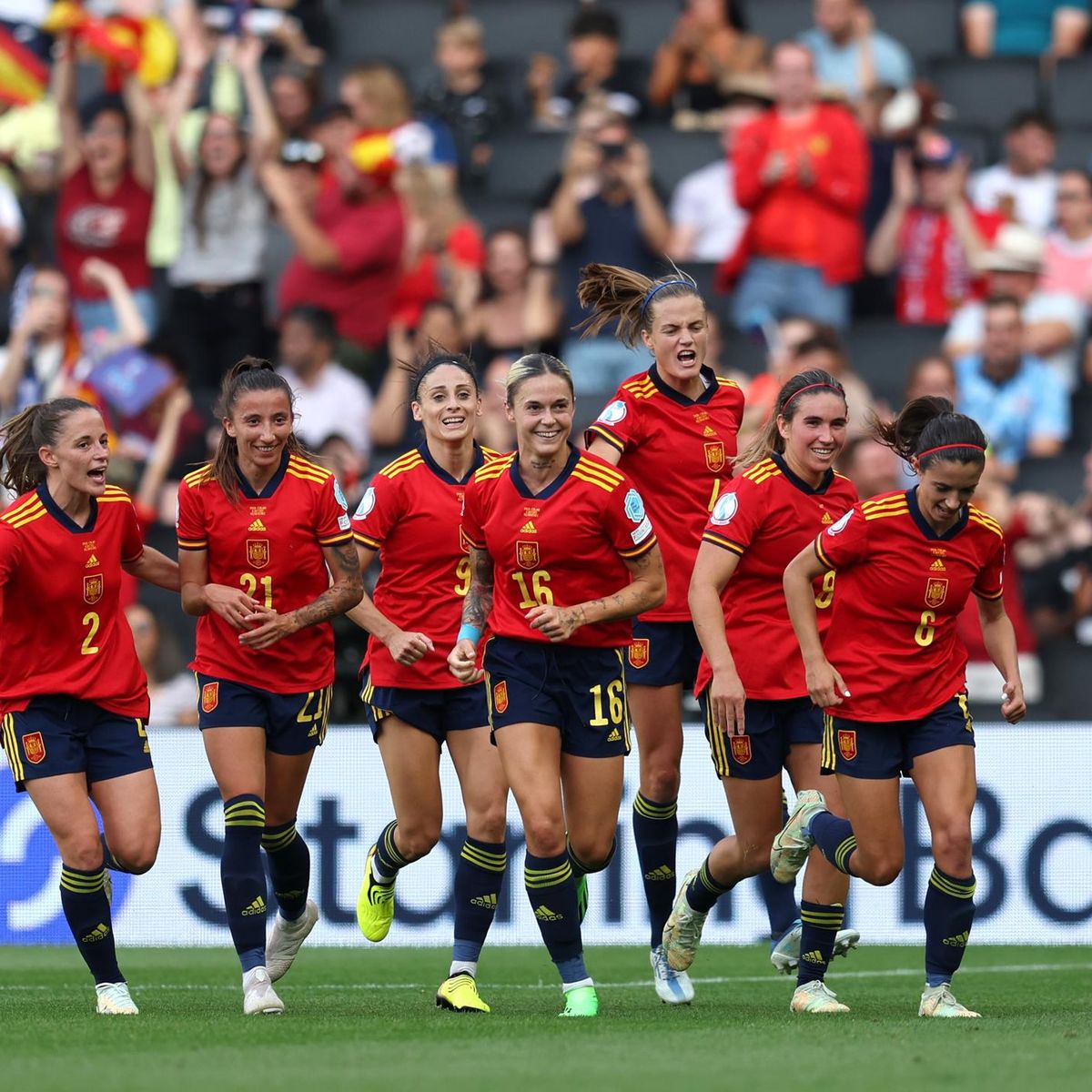 استقالة 15 لاعبة من المنتخب الاسباني بسبب المدرب خورخي فيلدا