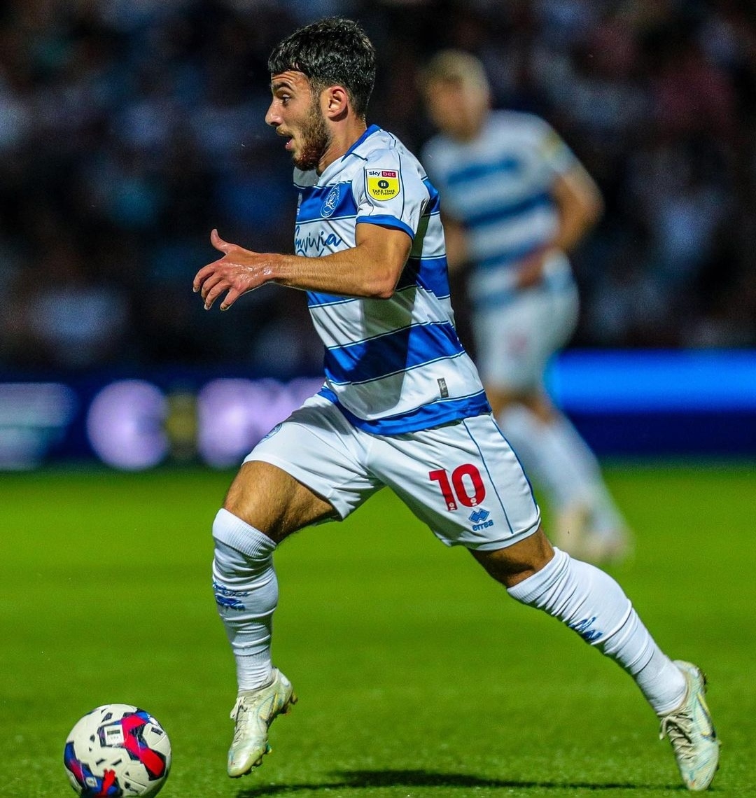 شاعر تعثر مع كوينز بأرض سوانزي