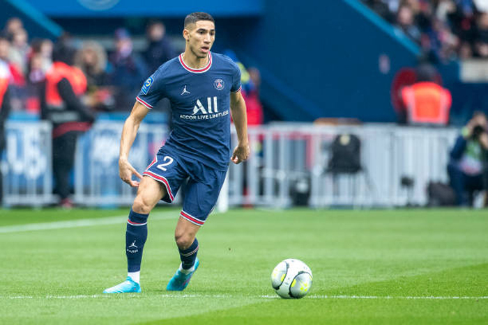 الإنتقادات تجبر حكيمي على مراجعة أوراقه