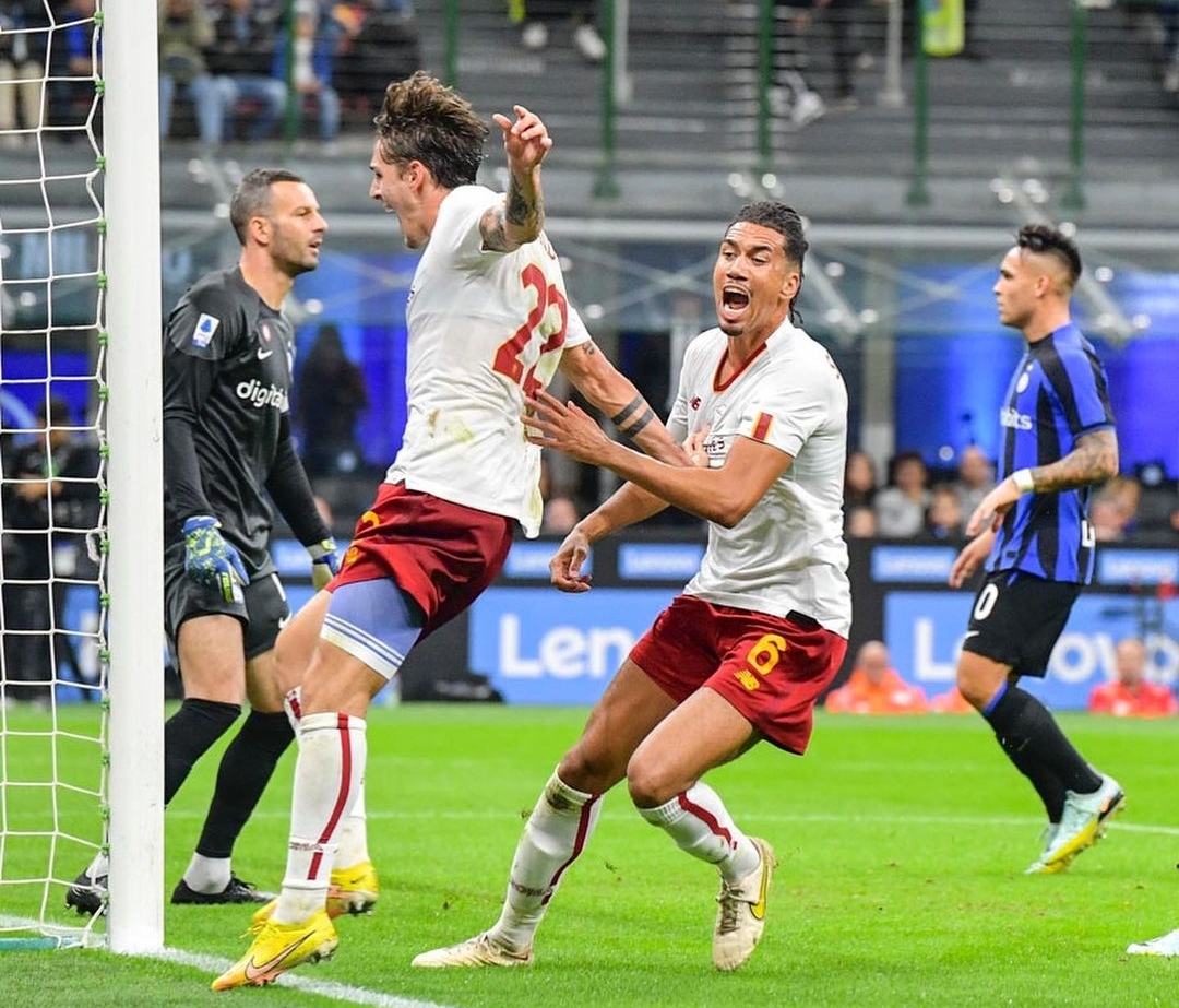 البطولة الايطالية: روما يحقق فوزا ثمينا على مضيفه انتر ميلانو بنتيجة 2 - 1