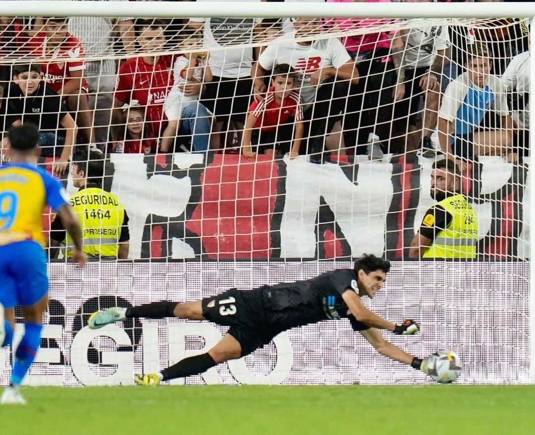 بونو صد الجزاء وحافظ على النقطة