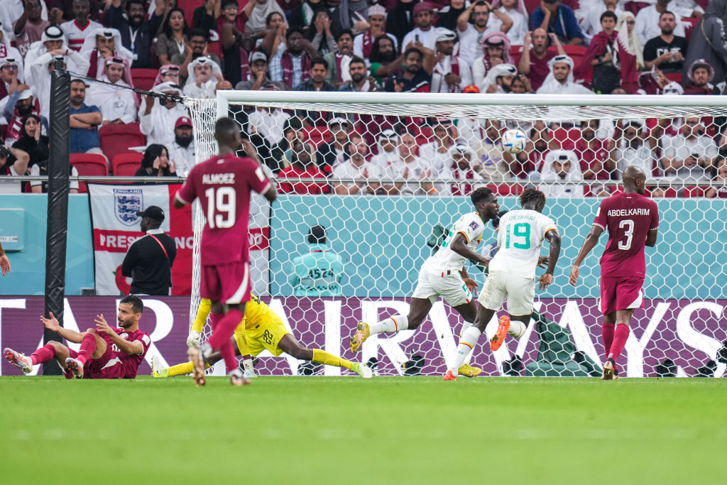 كأس العالم 2022 .. بعد إقصاء منتخب قطر، الصحف المحلية تطالب برحيل المدرب