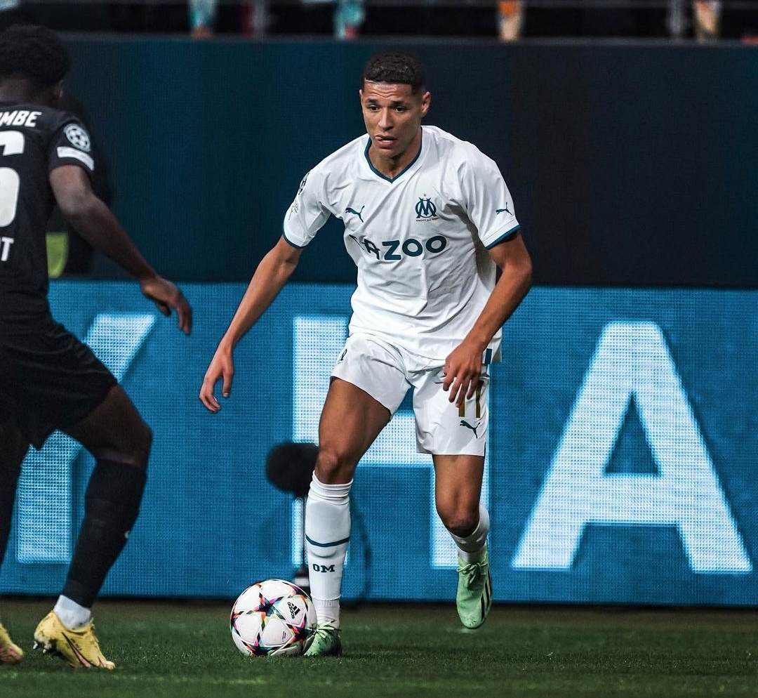 حارث يعلل غصة الاقصاء