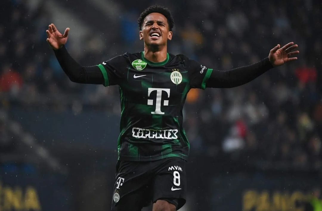 ريان مايي يطرق ابواب المونديال بثنائية