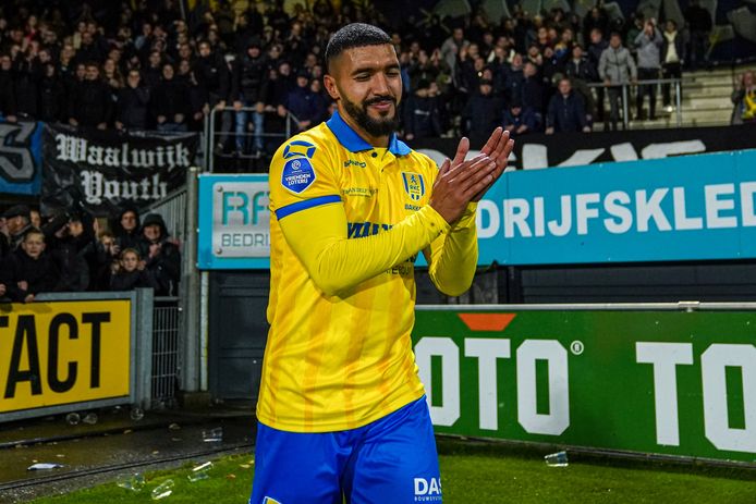 غريب ..البقالي سجل هدفين في ثلاثة دقائق