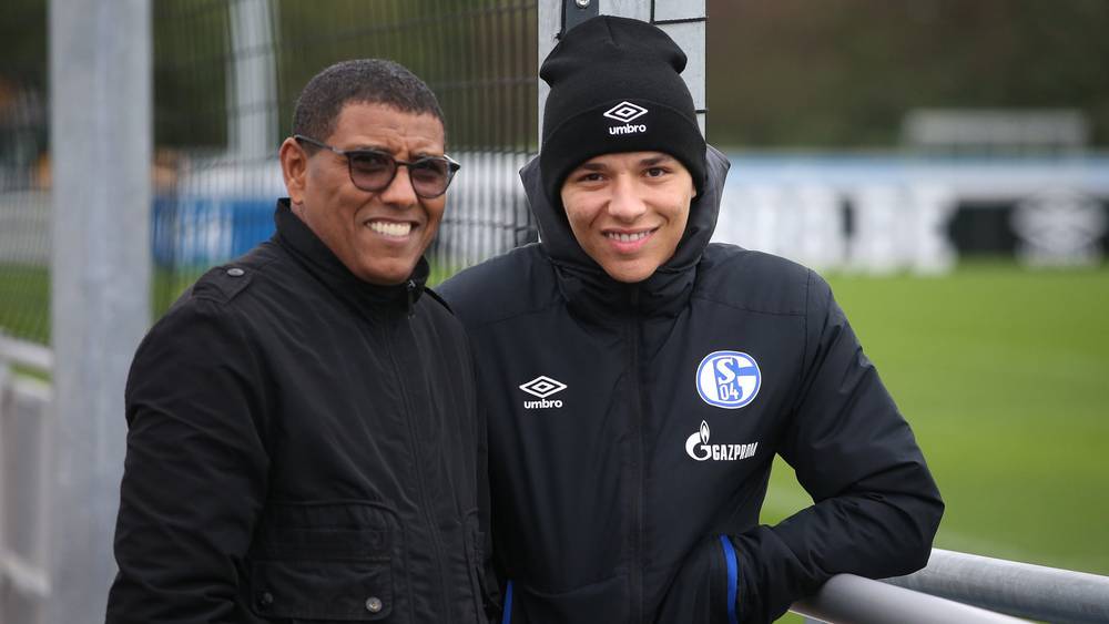 والد حارث يلحق به والجامعة تتابع حالته