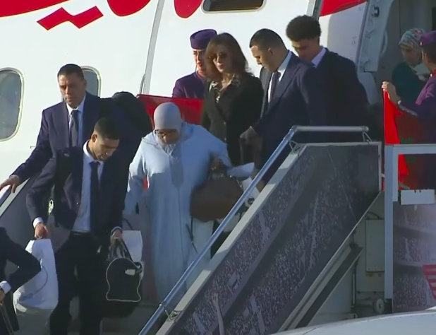 نقل أمهات اللاعبين في حافلات خاصة