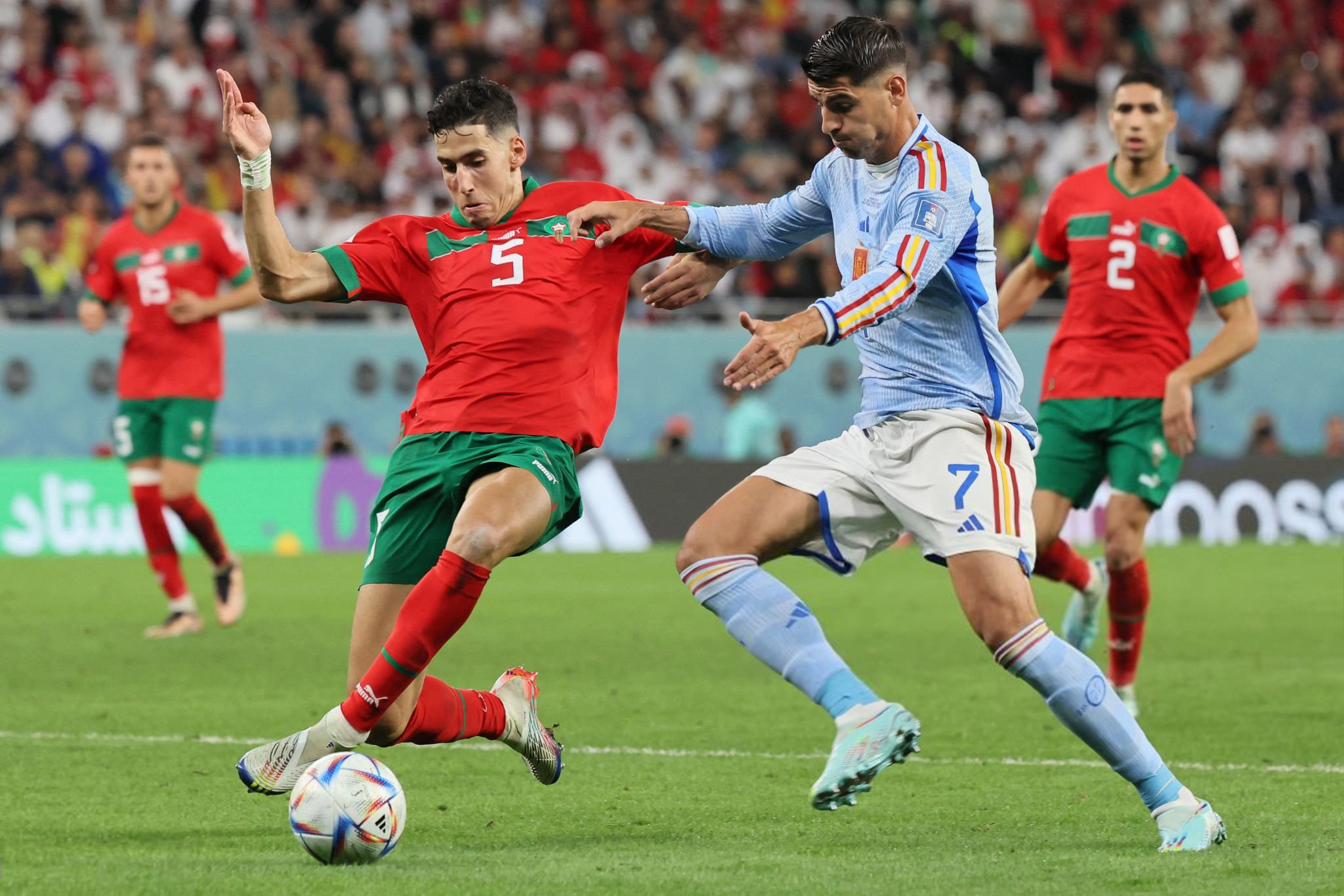 نايف أݣرد ينافس الكبار لدخول الفريق المثالي للسنة