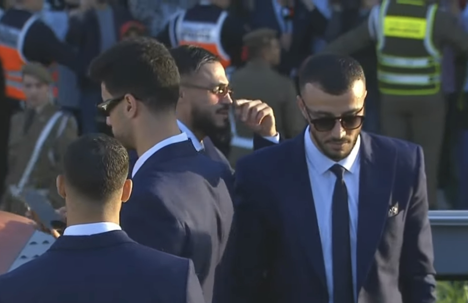 الفريق الوطني يستعد لركوب الحافلة المكشوفة