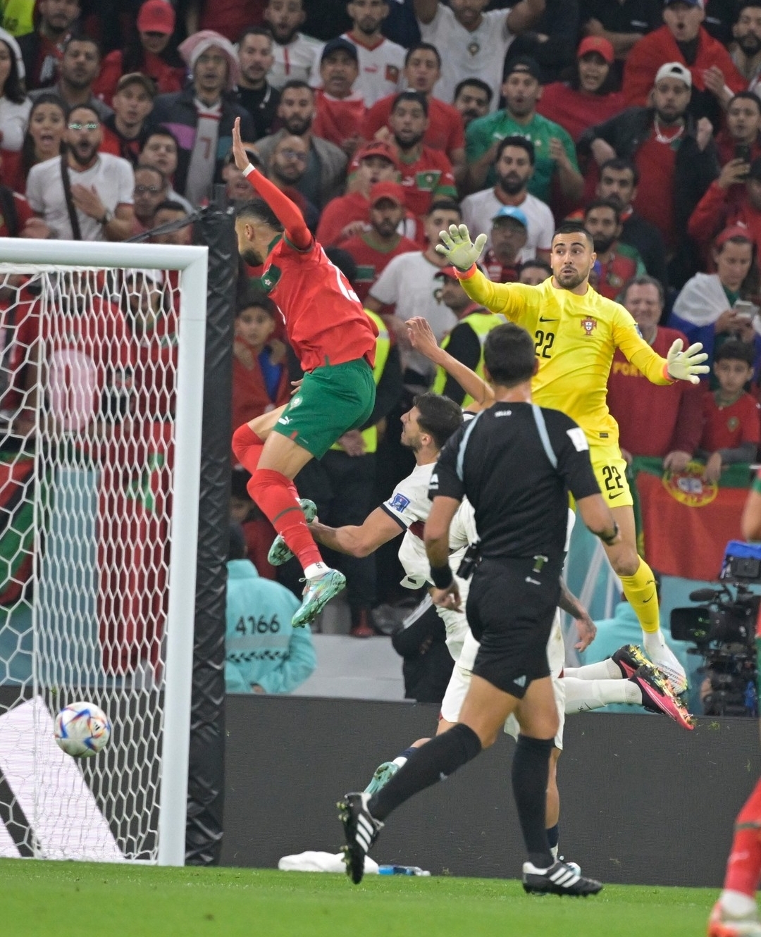 الاسود ثالث منتخب يكسر القاعدة!