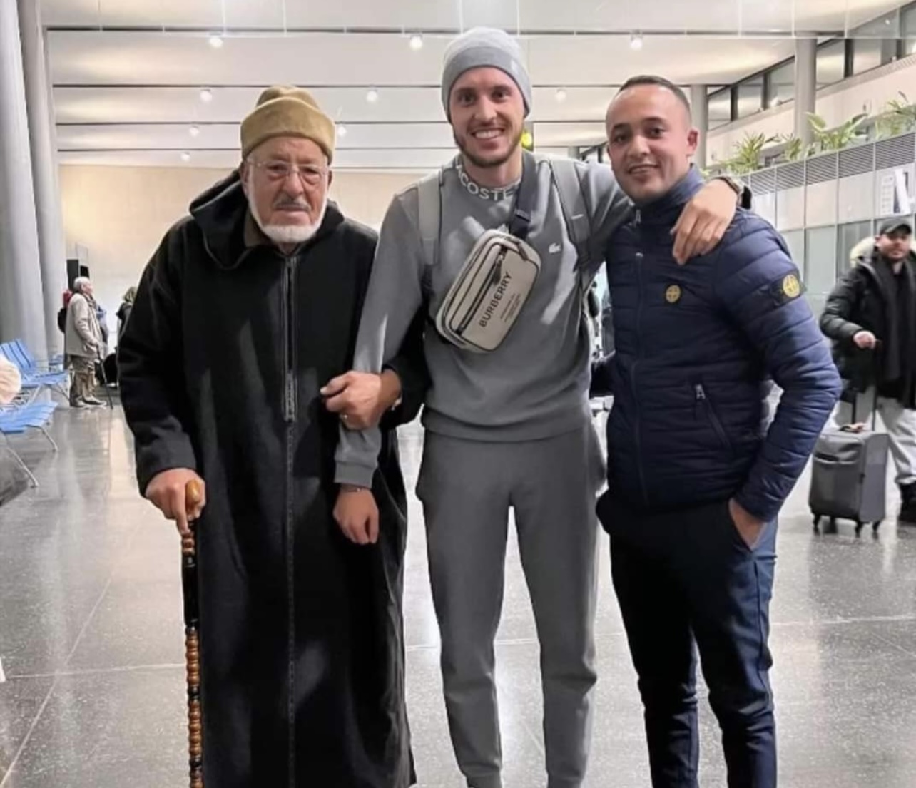 سليم أملاح يزور عائلته بالناظور