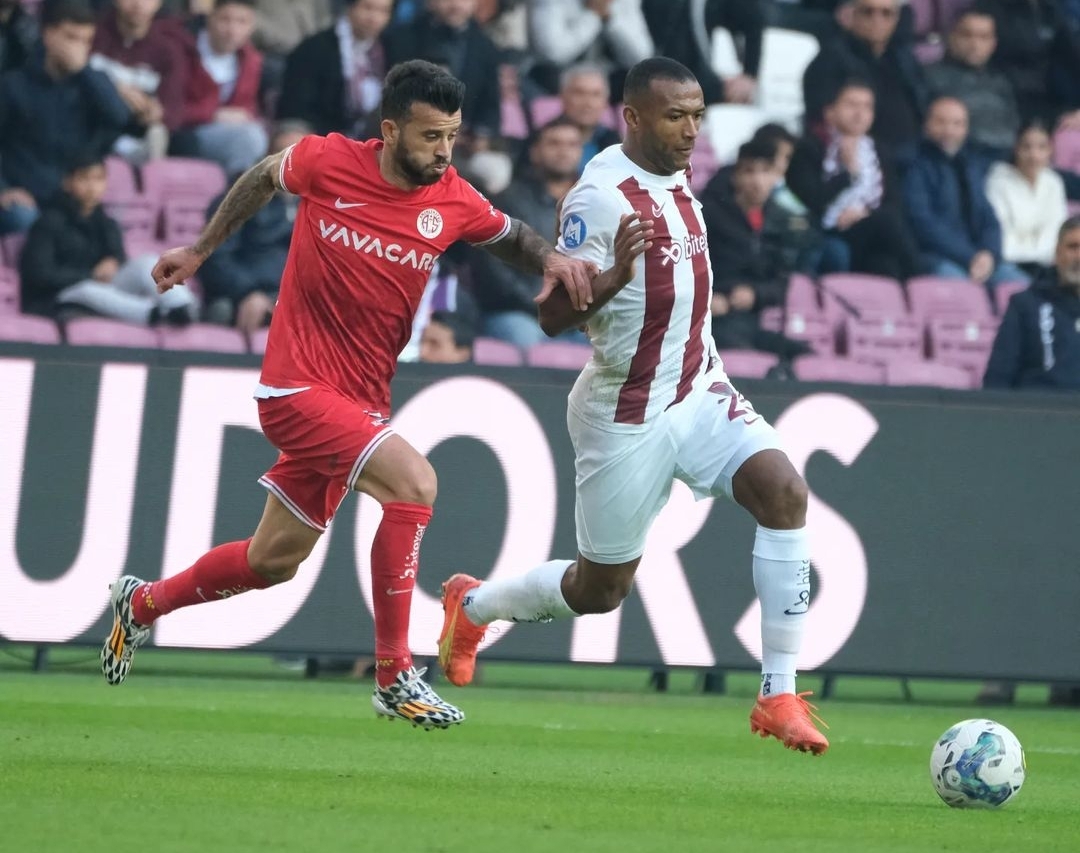 تعادل هاتاي والكعبي وضعهما في مأزق